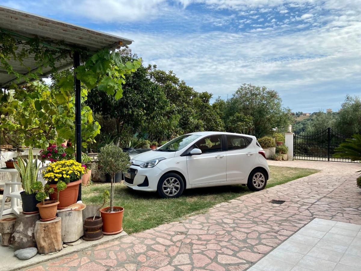 איוס סטפנוס Floros Apartments מראה חיצוני תמונה