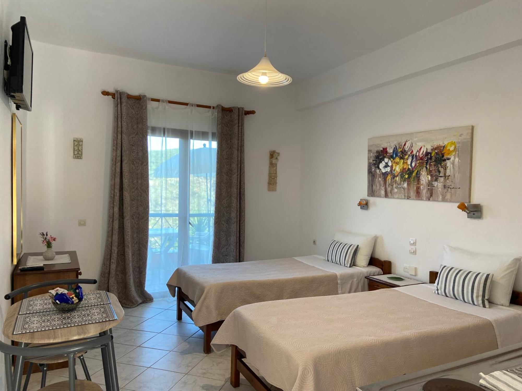 איוס סטפנוס Floros Apartments מראה חיצוני תמונה
