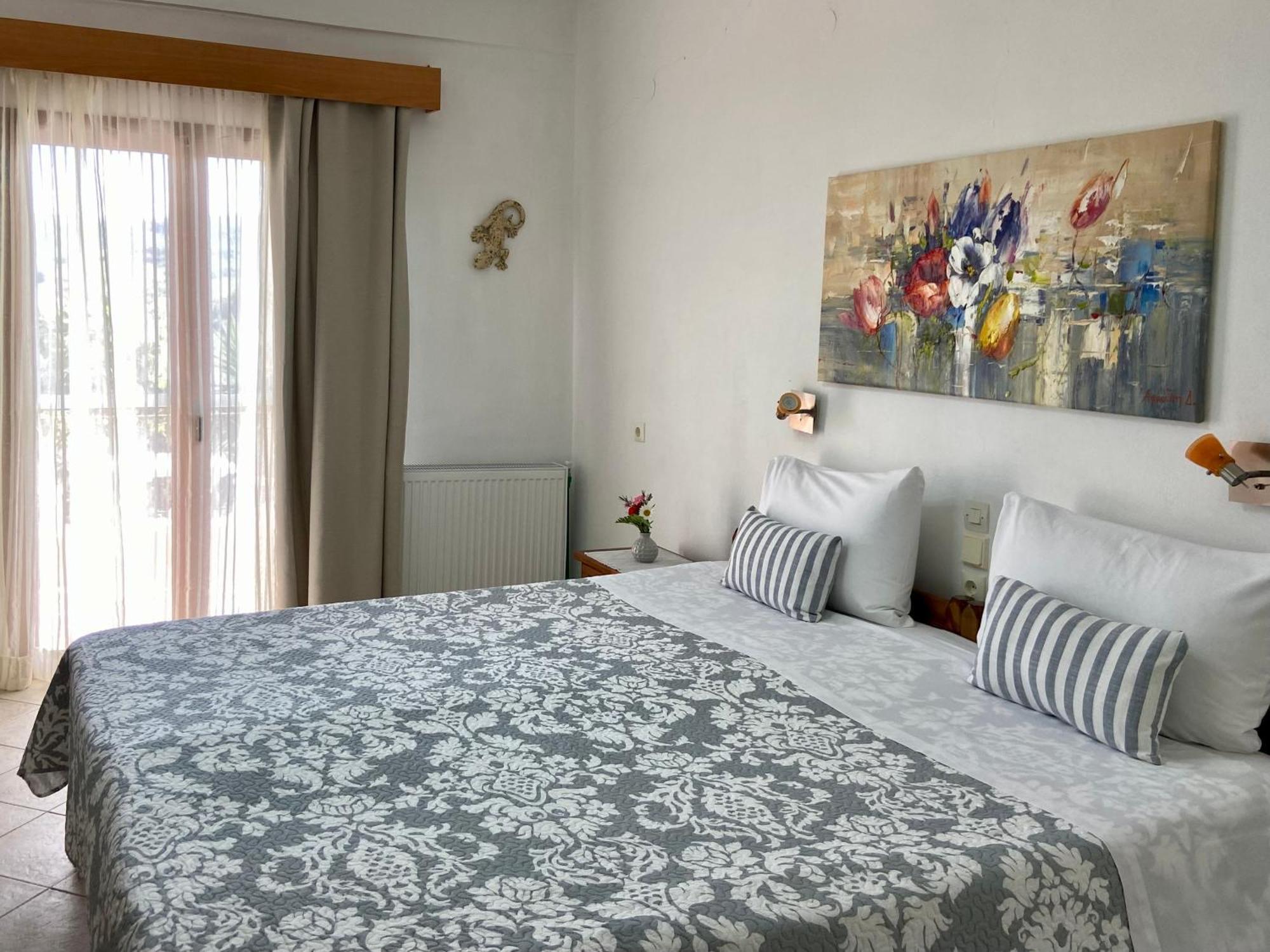איוס סטפנוס Floros Apartments מראה חיצוני תמונה