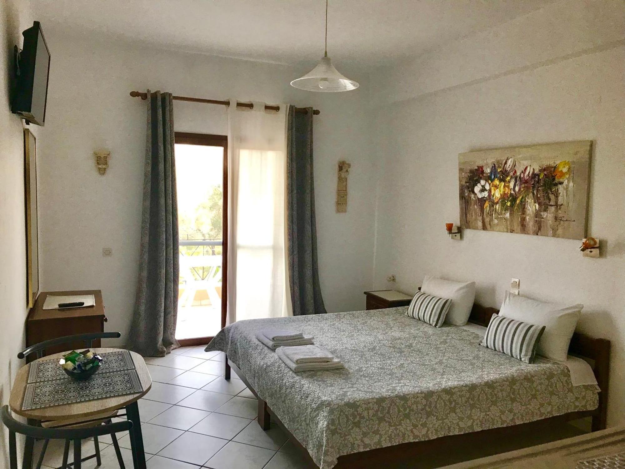 איוס סטפנוס Floros Apartments מראה חיצוני תמונה