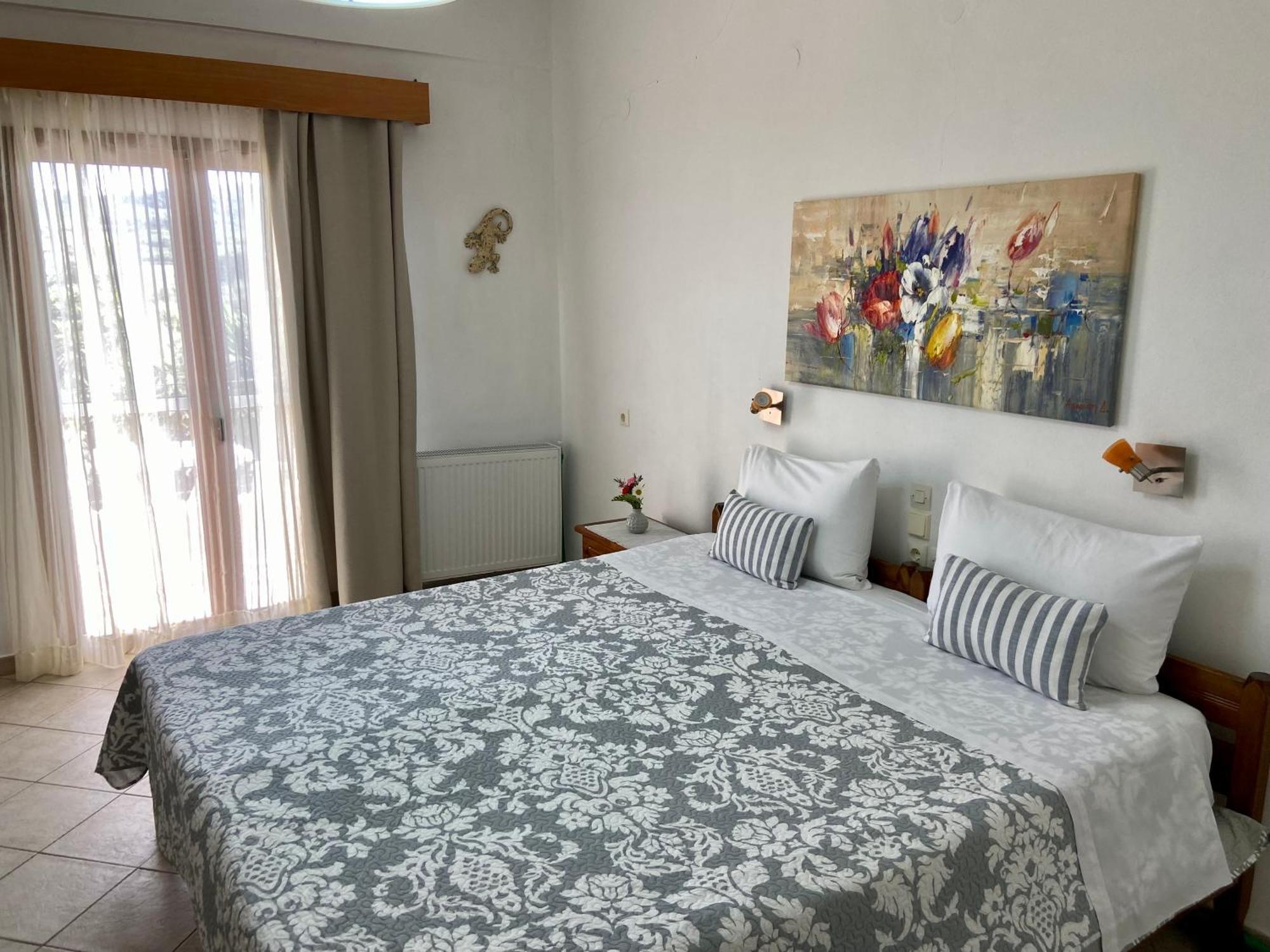 איוס סטפנוס Floros Apartments מראה חיצוני תמונה