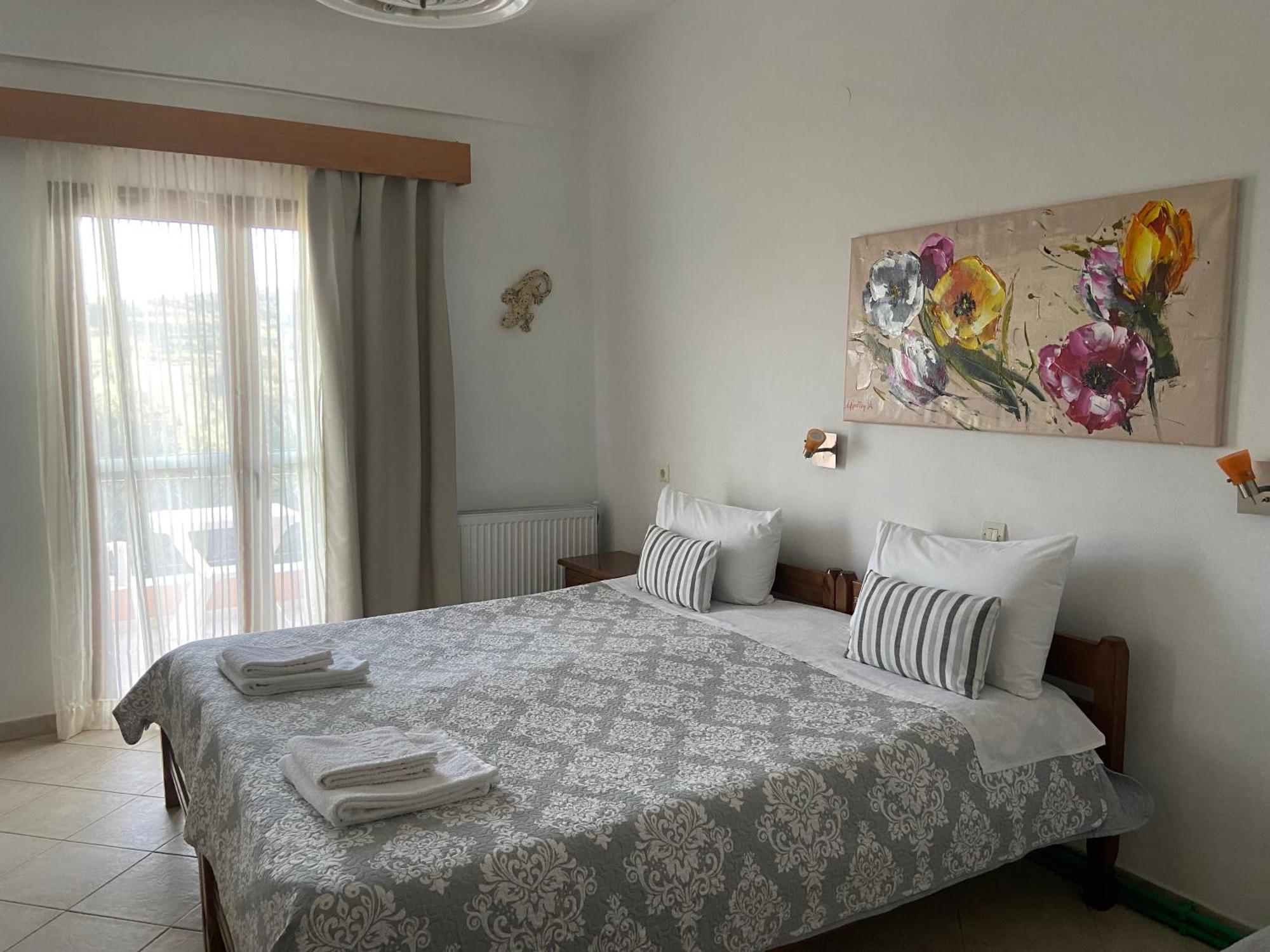 איוס סטפנוס Floros Apartments מראה חיצוני תמונה