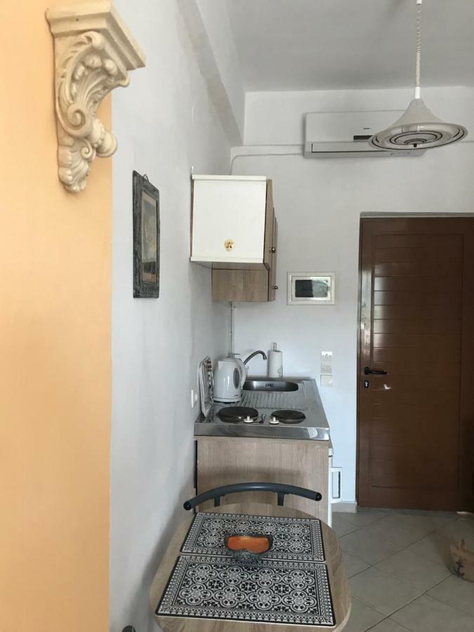 איוס סטפנוס Floros Apartments מראה חיצוני תמונה