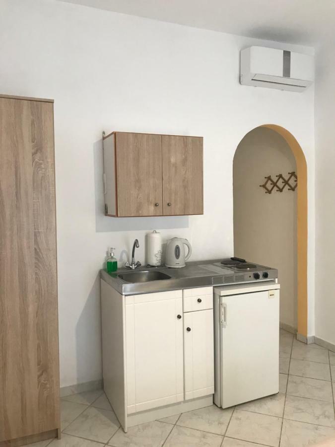 איוס סטפנוס Floros Apartments מראה חיצוני תמונה