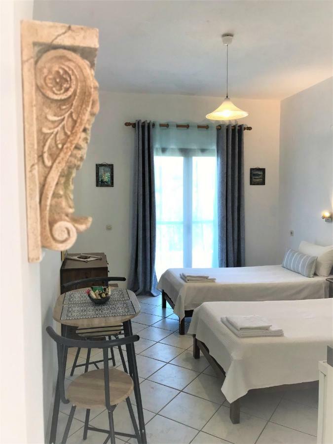 איוס סטפנוס Floros Apartments מראה חיצוני תמונה